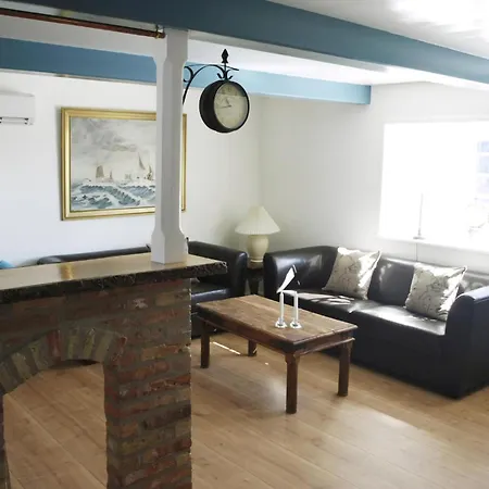Casa de Férias Charming Thatched-roff House With Two Floors